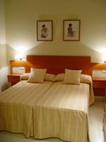 A bed or beds in a room at Hostal Forum