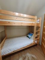 Łóżko lub łóżka w pokoju w obiekcie Bárka a Tiszához apartman