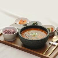 ホテルの敷地内または近くでの食事または食べ物