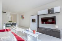 TV a/nebo společenská místnost v ubytování Apart-rent Apartamento Francesc Macia 2003