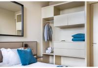 Postel nebo postele na pokoji v ubytování JOIVY Downtown Market Apartments