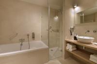Koupelna v ubytování Van der Valk Hotel Groningen-Westerbroek