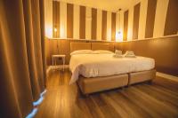 A bed or beds in a room at Hotel Continental
