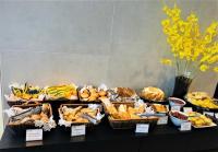 ホテルの敷地内または近くでの食事または食べ物