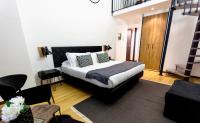 Postel nebo postele na pokoji v ubytování INTOMILAN Galleria Duomo I Boutique & Design Aparthotel