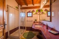 Koupelna v ubytování CASUCAS LA GUARIZA (Casa Eva )