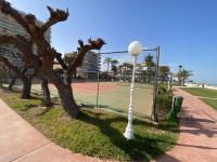 Tennis and/or squash facilities at Ático en primerísima linea de playa!!! or nearby