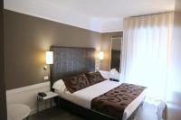 Łóżko lub łóżka w pokoju w obiekcie Hotel Carla