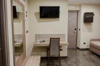 A television and/or entertainment centre at Miryam House Affittacamere Suite e Relax