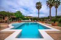 The swimming pool at or close to Casa con piscina a 1 km del mar y del pueblo
