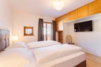 A bed or beds in a room at Am Rainell Hof