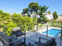 Bazén v ubytování Coral Beach Aparthotel nebo v jeho okolí