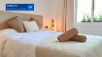 Postel nebo postele na pokoji v ubytování Sol Deluxe Nerja