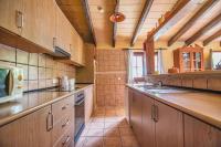 A kitchen or kitchenette at Casa con piscina a 1 km del mar y del pueblo