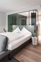 Łóżko lub łóżka w pokoju w obiekcie Stadthotel Goldenes Schiff