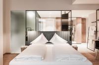 Łóżko lub łóżka w pokoju w obiekcie Stadthotel Goldenes Schiff