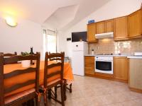 Apartments Škarpa 1601にあるキッチンまたは簡易キッチン