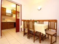 Apartments Škarpa 1601にあるキッチンまたは簡易キッチン