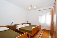 Postel nebo postele na pokoji v ubytování Apartments Silvana 597