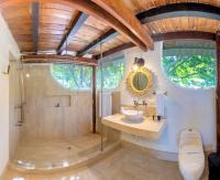 Un baño de Aura Hotel Barú
