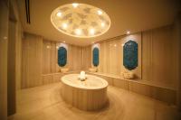 Almira Hotel Thermal Spa & Convention Centerにあるバスルーム