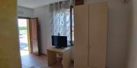 Televízia a/alebo spoločenská miestnosť v ubytovaní Agriturismo La Fraterna
