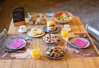 Jedlo v ubytovaní bed & breakfast alebo blízkom okolí