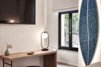 Televízia a/alebo spoločenská miestnosť v ubytovaní NLH MONASTIRAKI - Neighborhood Lifestyle Hotels