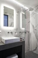 Kúpeľňa v ubytovaní NLH MONASTIRAKI - Neighborhood Lifestyle Hotels