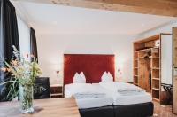 Posteľ alebo postele v izbe v ubytovaní Hotel Adler