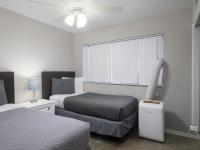 Ein Bett oder Betten in einem Zimmer der Unterkunft South Beach Inn - Cocoa Beach