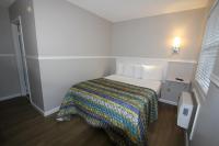 Ein Bett oder Betten in einem Zimmer der Unterkunft Beach Bum West-O Motel