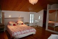 a bedroom with two beds and a chandelier at Loc5c in Noirmoutier-en-l&#39;lle