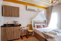 Postel nebo postele na pokoji v ubytování April Hotel