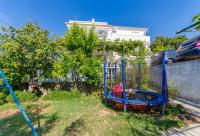 Vonkajšia záhrada v ubytovaní Apartments Pela