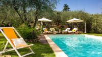 Basen w obiekcie VILLA IL COLLE DI MORIANO 8, Emma Villas lub w pobliżu