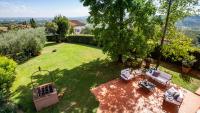 Ogród w obiekcie VILLA IL COLLE DI MORIANO 8, Emma Villas