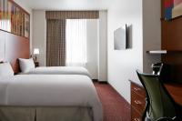 Club Quarters Hotel Rittenhouse Square, Philadelphiaにあるベッド