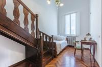 A bed or beds in a room at Palazzo 1500 Frescobaldi - Piano nobile x 5 - A Casa di Alfonso