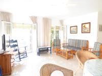 Televízia a/alebo spoločenská miestnosť v ubytovaní Villa Blanca Marbella Center - EaW Homes