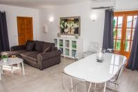 Część wypoczynkowa w obiekcie Villa Son Serra de Marina