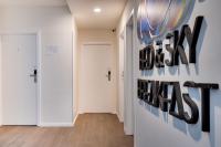Bed & Breakfast Sky City Centerに飾ってある許可証、賞状、看板またはその他の書類