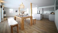 Villa Laas Oberwiesenthalにあるキッチンまたは簡易キッチン