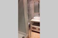 Een badkamer bij Ti Aval - G&icirc;te de charme &agrave; la campagne - c&ocirc;te de granit rose