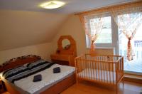 Posteľ alebo postele v izbe v ubytovaní Apartmány Riviéra a Chalupa Riviéra Liptov, Bešeňová