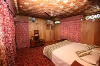 The Shelter Group of Houseboats & Tour organiserにあるベッド