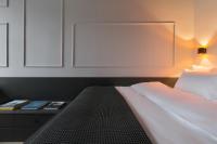 Posteľ alebo postele v izbe v ubytovaní Bumblebee Luxury Apartments 2