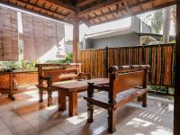 Hotel Mahkota Plengkung by ecommercelokaにあるバルコニーまたはテラス
