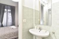 Koupelna v ubytování GuestHouse o Affittacamere Magenta Baylon Suite