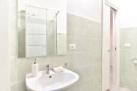 Koupelna v ubytování GuestHouse o Affittacamere Magenta Baylon Suite